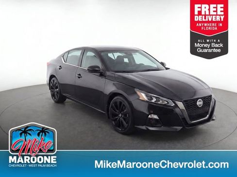 Used 2022 Nissan Altima 2.5 SR w/ Midnight Edition Package FWD image 1