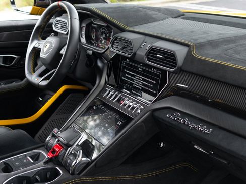 Used 2024 Lamborghini Urus Performante image 63