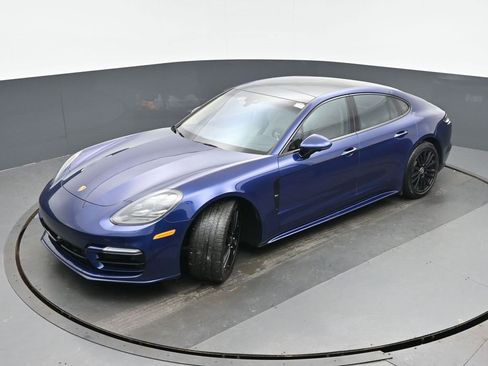 Used 2021 Porsche Panamera GTS w/ Premium Package image 35