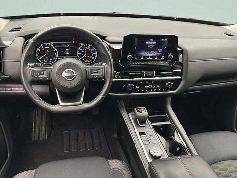 Used 2024 Nissan Pathfinder SV AWD/4WD image 11