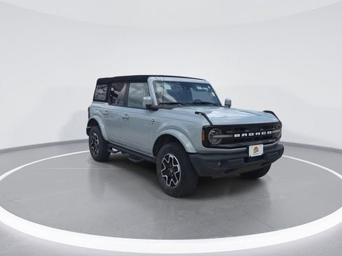 Used 2023 Ford Bronco Outer Banks AWD/4WD image 2