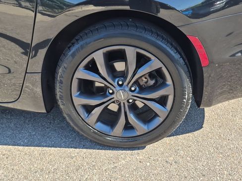 Used 2019 Chrysler Pacifica Touring Plus w/ S Appearance Package FWD image 13