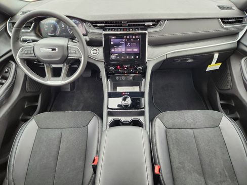 New 2025 Jeep Grand Cherokee L Altitude image 2