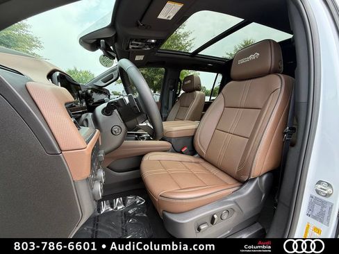 Used 2026 Chevrolet Suburban High Country AWD/4WD image 5
