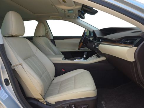 Used 2017 Lexus ES 300h FWD image 24