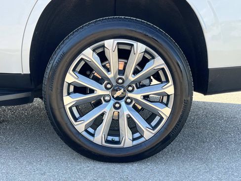 Used 2025 Chevrolet Tahoe High Country RWD image 11