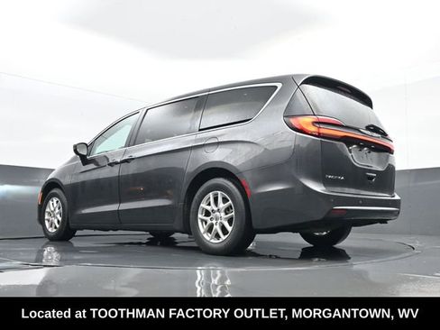 Used 2023 Chrysler Pacifica Touring-L FWD image 26