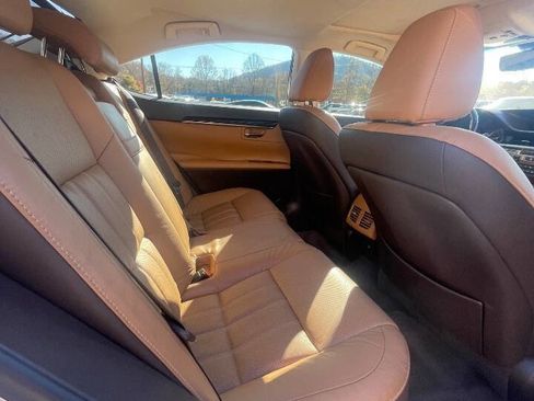 Used 2016 Lexus ES 350 w/ Luxury Package w/Wood Trim image 14