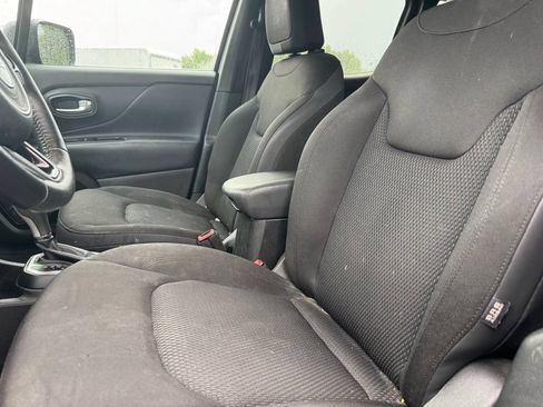 Used 2018 Jeep Renegade Altitude AWD/4WD image 9