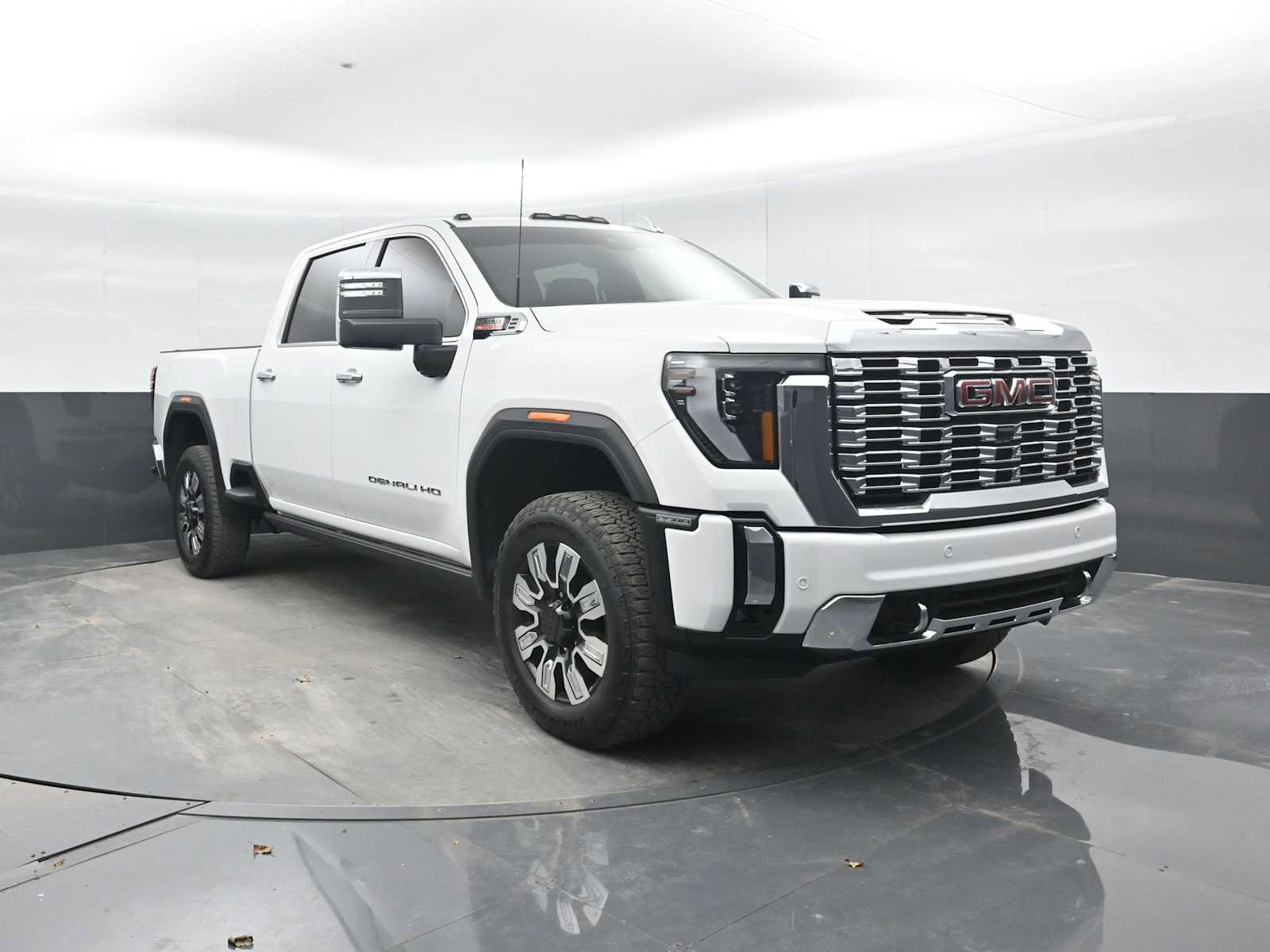 Used 2024 GMC Sierra 2500 Denali w/ Denali Reserve Package AWD/4WD image 5