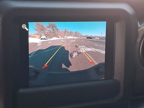 Used 2022 Jeep Gladiator Sport image 4