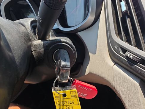 Used 2011 Chevrolet Equinox LT FWD image 23