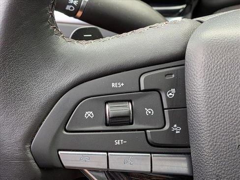 Used 2025 Cadillac XT6 Premium Luxury FWD image 15