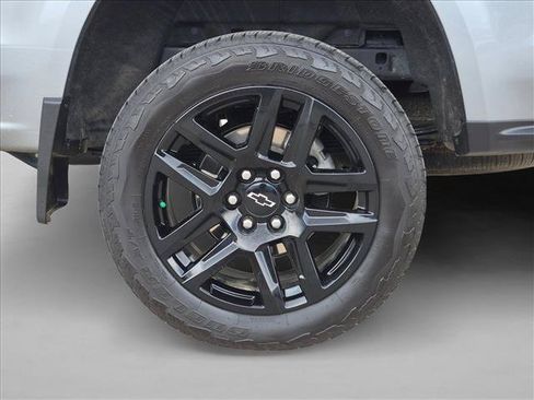 Used 2025 Chevrolet Colorado Z71 w/ Technology Package AWD/4WD image 24
