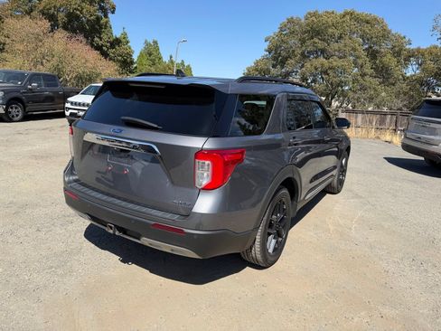 Used 2021 Ford Explorer XLT w/ Equipment Group 202A AWD/4WD image 5