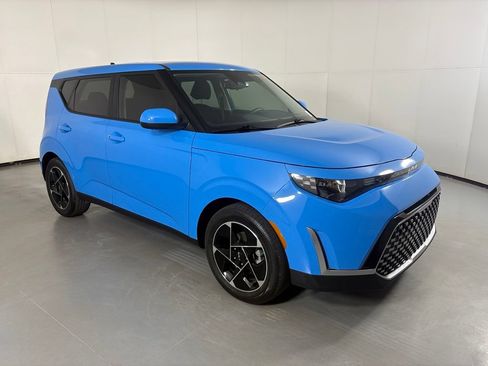 Used 2023 Kia Soul EX FWD image 2
