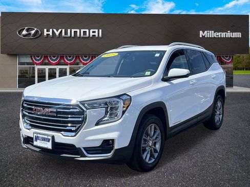 Used 2023 GMC Terrain SLT AWD/4WD image 2