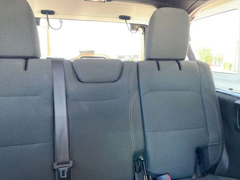 Used 2025 Jeep Wrangler Sahara image 36