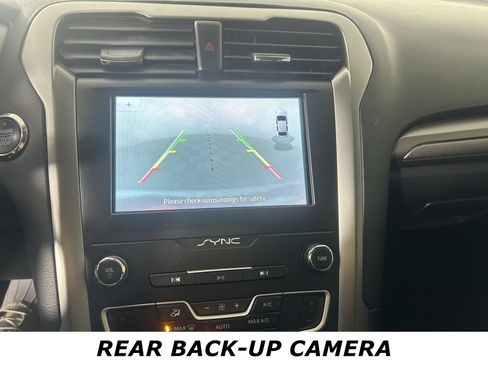 Used 2020 Ford Fusion SE image 5