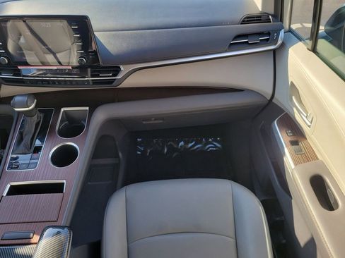 Used 2024 Toyota Sienna XLE image 13
