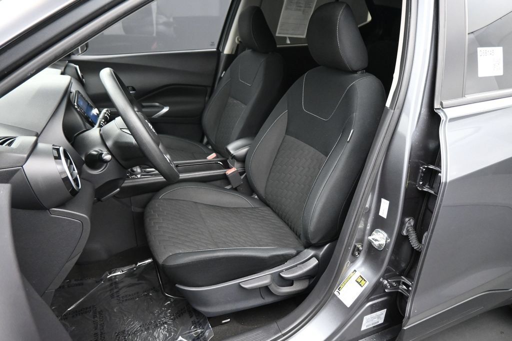 Used 2023 Nissan Kicks SV FWD image 12