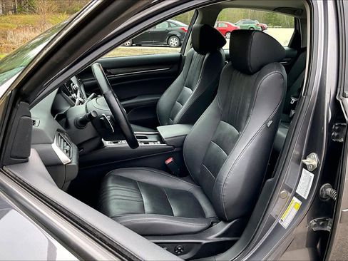 Used 2019 Honda Accord Touring image 9