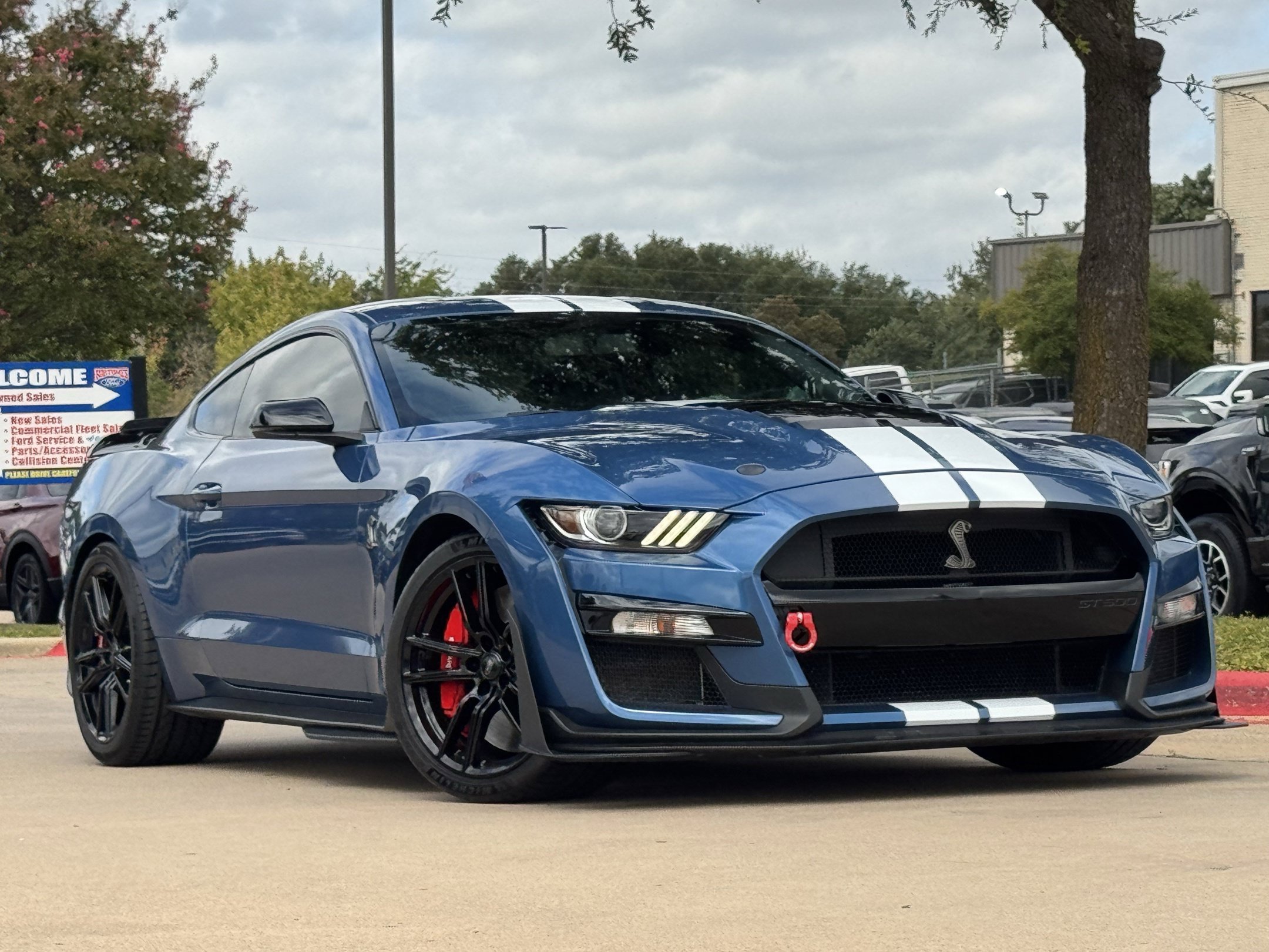 Used 2020 Ford Mustang Shelby GT500 w/ Technology Package RWD image 2