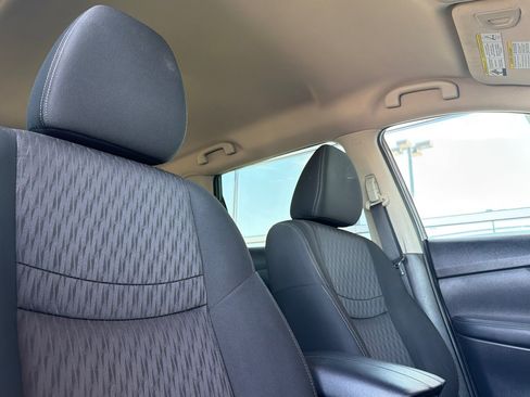 Used 2020 Nissan Rogue SV FWD image 19
