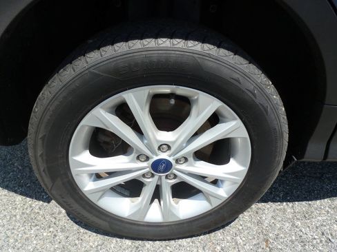 Used 2018 Ford Escape SE AWD/4WD image 16