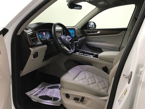 Used 2024 Volkswagen Atlas SE AWD/4WD image 9