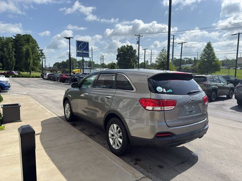 Used 2017 Kia Sorento L FWD image 5