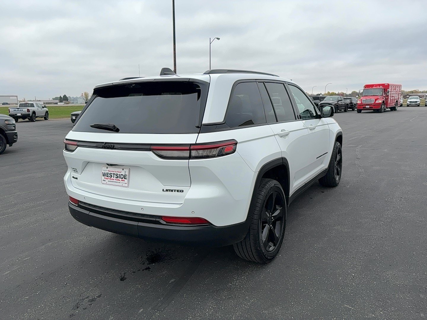 Used 2023 Jeep Grand Cherokee Limited w/ Luxury Tech Group II AWD/4WD image 5