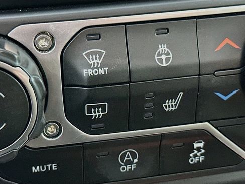 Used 2022 Jeep Wrangler Unlimited Sahara w/ Cold Weather Group AWD/4WD image 22