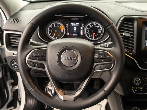 Used 2019 Jeep Cherokee Latitude w/ Cold Weather Group AWD/4WD image 24