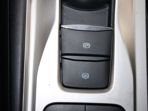 Used 2021 Ford Explorer XLT RWD image 44