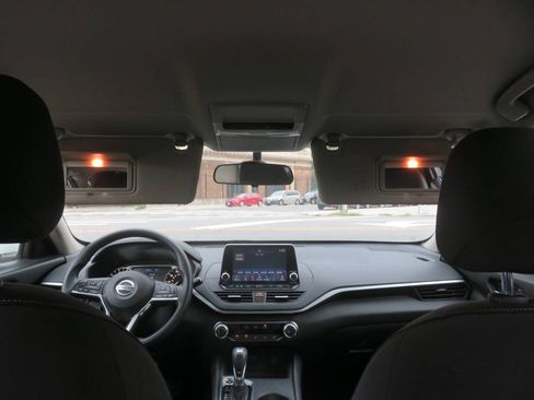 Used 2019 Nissan Altima 2.5 S FWD image 13