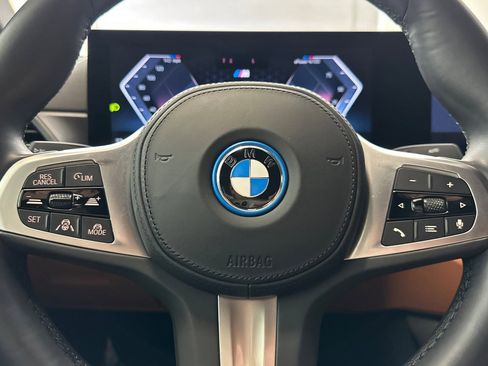 Certified 2022 BMW i4 eDrive40 w/ M Sport Package image 17