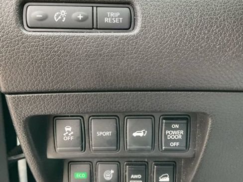 Used 2015 Nissan Rogue SV w/ SV Premium Package AWD/4WD image 24