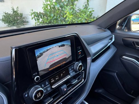 Used 2024 Toyota Highlander XSE FWD image 25