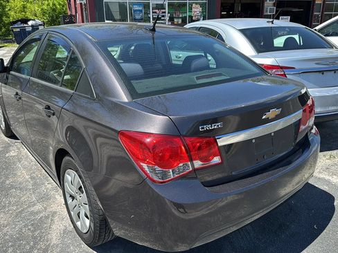 Used 2014 Chevrolet Cruze LS FWD image 4