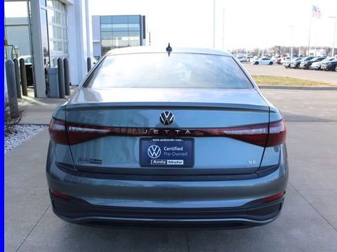 Used 2025 Volkswagen Jetta SE w/ Sunroof Package image 7