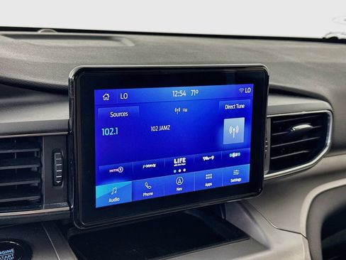Used 2022 Ford Explorer XLT w/ Equipment Group 202A AWD/4WD image 17