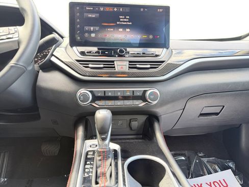 Used 2024 Nissan Altima 2.5 SR w/ SR Premium Package FWD image 11