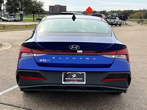 Used 2024 Hyundai Elantra SEL image 6