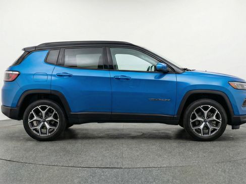 Used 2025 Jeep Compass Limited image 11