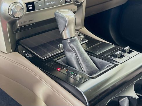 Used 2020 Lexus GX 460 Premium image 17