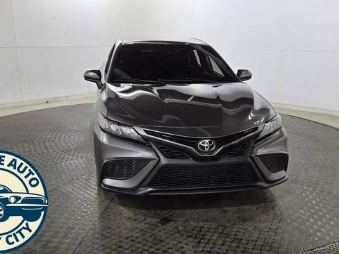Used 2021 Toyota Camry SE FWD image 2