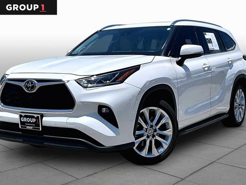 Used 2021 Toyota Highlander Limited FWD image 1