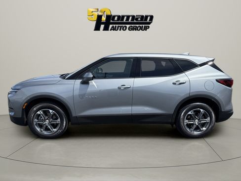 Used 2025 Chevrolet Blazer LT FWD image 2