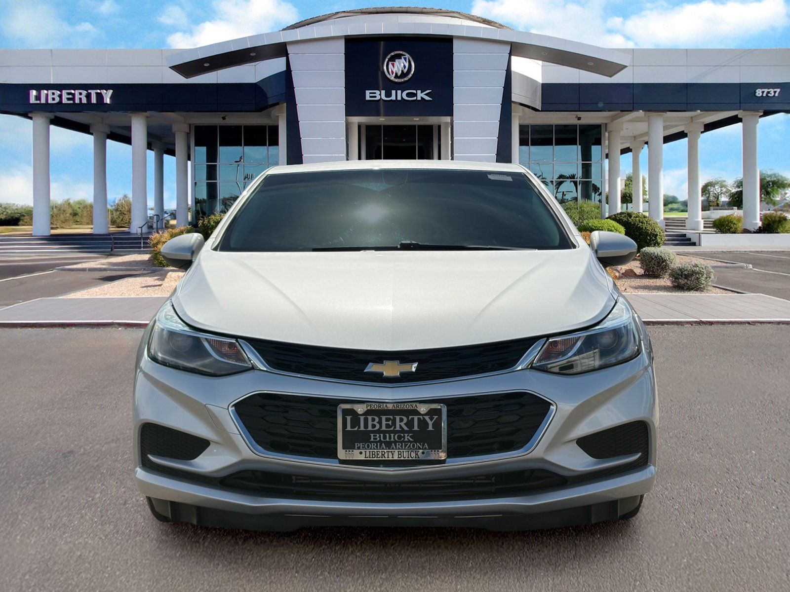 Used 2018 Chevrolet Cruze LT w/ Sun And Sound Package FWD image 5